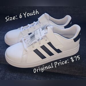 YOUTH - Adidas - Size 6